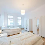 Volt - Modern, Neu, Komplett Ausgestattet, 4 Einzelbetten, Zentral Mit Waschmaschine Spuelmaschine Tv Herd Backofen Mikrowelle Апартаменты