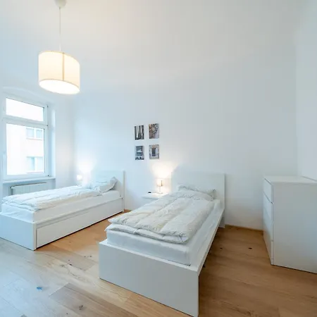 Volt - Modern, Neu, Komplett Ausgestattet, 4 Einzelbetten, Zentral Mit Waschmaschine Spuelmaschine Tv Herd Backofen Mikrowelle *