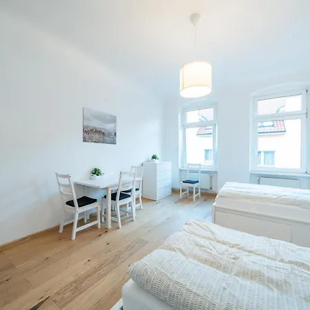 Volt - Modern, Neu, Komplett Ausgestattet, 4 Einzelbetten, Zentral Mit Waschmaschine Spuelmaschine Tv Herd Backofen Mikrowelle