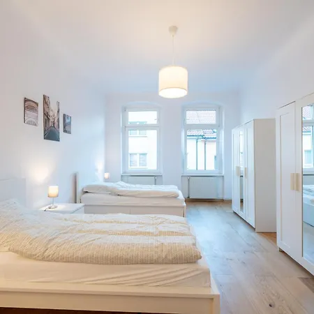 Volt - Modern, Neu, Komplett Ausgestattet, 4 Einzelbetten, Zentral Mit Waschmaschine Spuelmaschine Tv Herd Backofen Mikrowelle