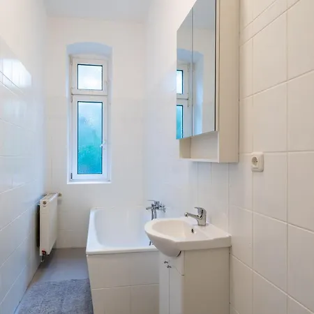 Volt - Modern, Neu, Komplett Ausgestattet, 4 Einzelbetten, Zentral Mit Waschmaschine Spuelmaschine Tv Herd Backofen Mikrowelle * 푸르슈텐발데