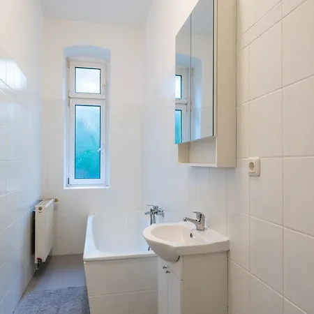 Volt - Modern, Neu, Komplett Ausgestattet, 4 Einzelbetten, Zentral Mit Waschmaschine Spuelmaschine Tv Herd Backofen Mikrowelle 아파트 푸르슈텐발데